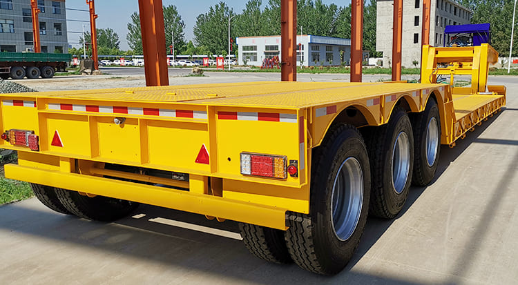 3 axles lowboy gooseneck trailer
